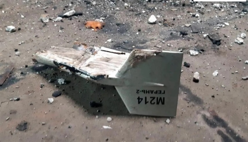 أجزاء من طائرة بدون طيار إيرانية في أوكرانيا. (رويترز)
