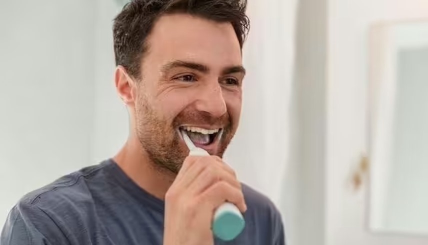 تنظيف الأسنان يقي من الخرف (إكسبرس)