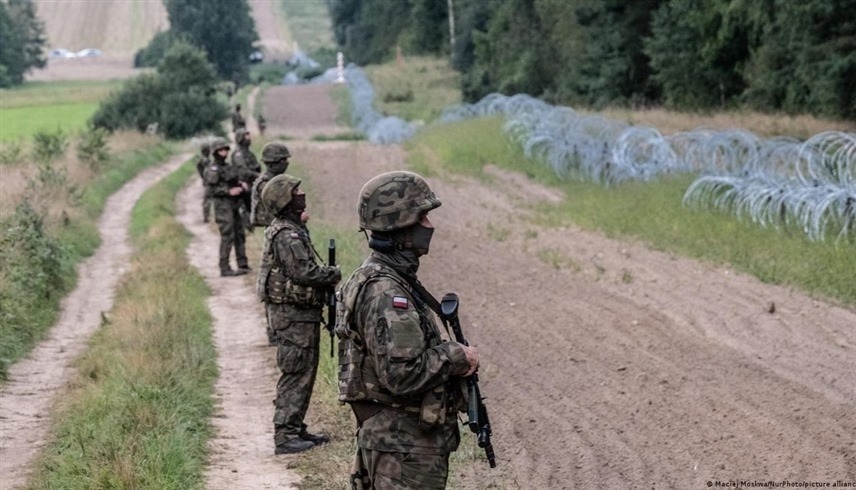 مجموعة من الجنود على حدود بولندا مع بيلاروسيا (أرشيف)