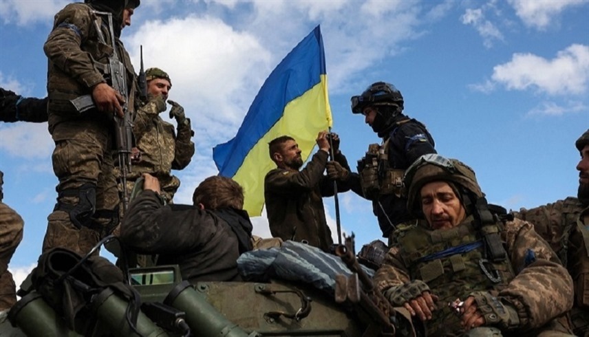 الجيش الأوكراني يحرز تقدماً ويسيطر على أراض قرب باخموت (رويترز)