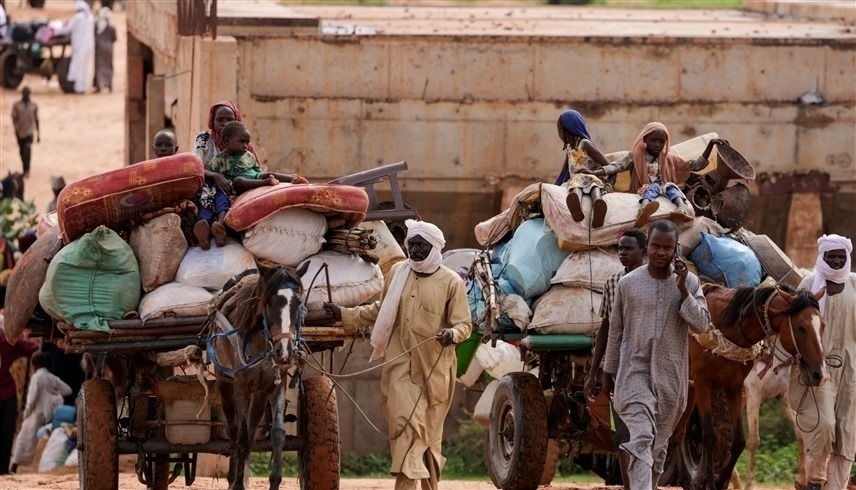 سودانيون نازحون جراء الحرب (رويترز)