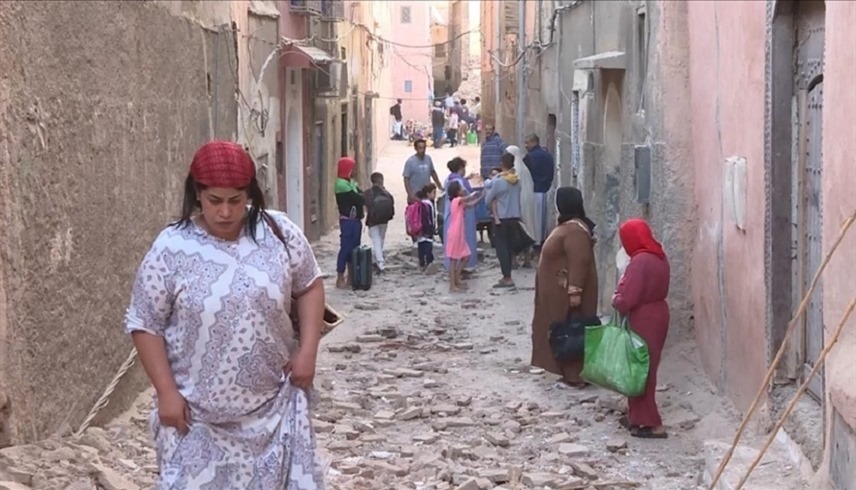 مغاربة في مراكش العتيقة بعد الزلزال (أرشيف)