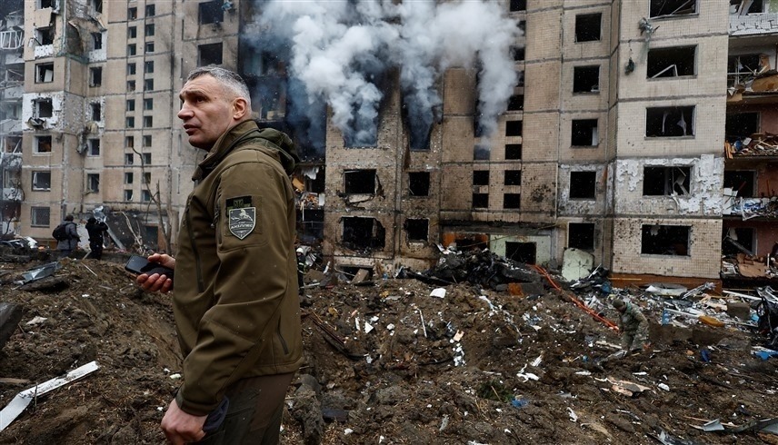 دمار كبير في مبنى بكييف تعرض لقصف روسي (أرشيف)