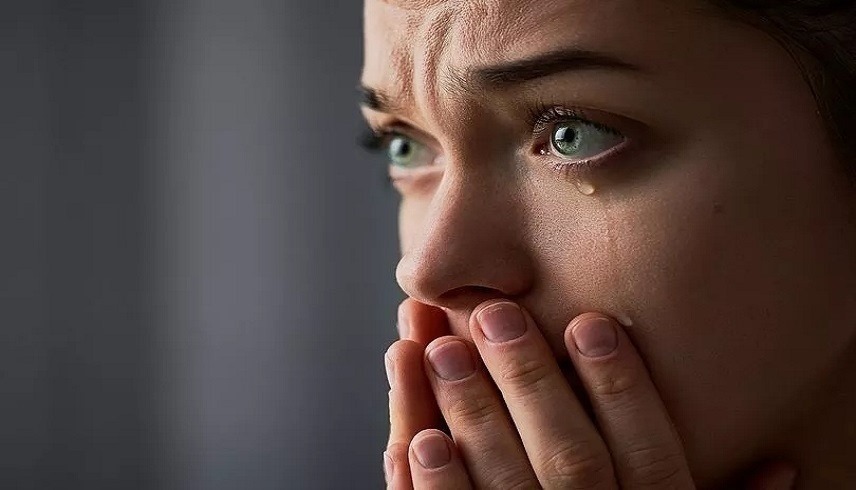 صورة امرأة تبكي (أرشيف)