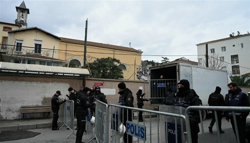 عناصر من الشرطة التركية في موقع الهجوم (أ ف ب)