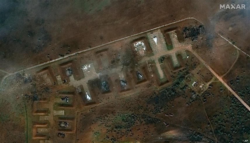 صور الأقمار الصناعية تكشف أضرار هجوم سابق على قاعدة جوية روسية  (أ ب )