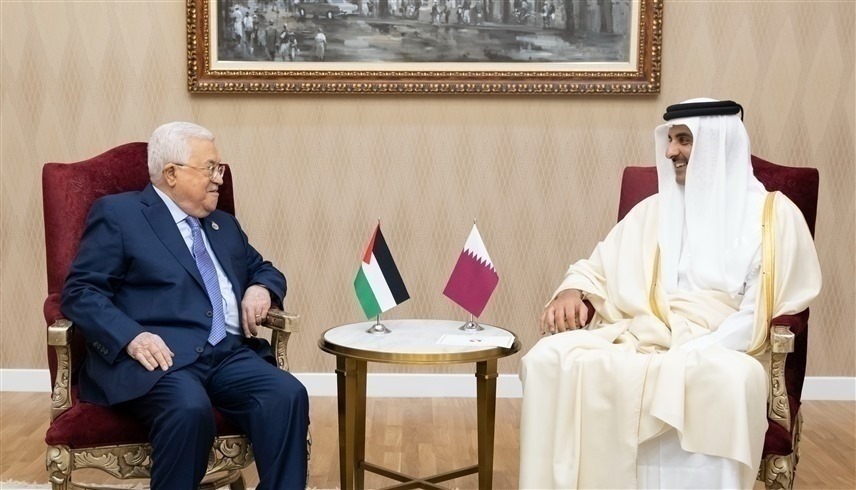 أمير قطر الشيخ تميم بن حمد والرئيس الفلسيطيني محمود عباس (أرشيف)