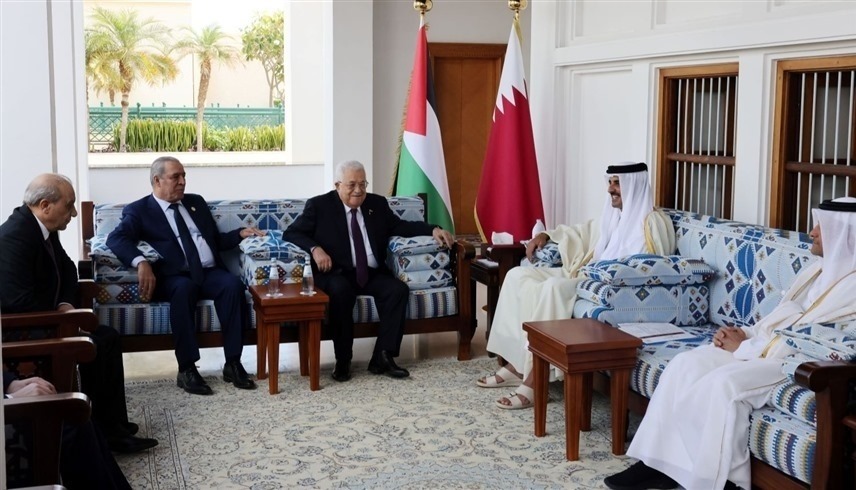 أمير قطر  الشيخ تميم بن حمد آل ثاني يستقبل الرئيس الفلسطيني محمود عباس في الدوحة (وفا)
