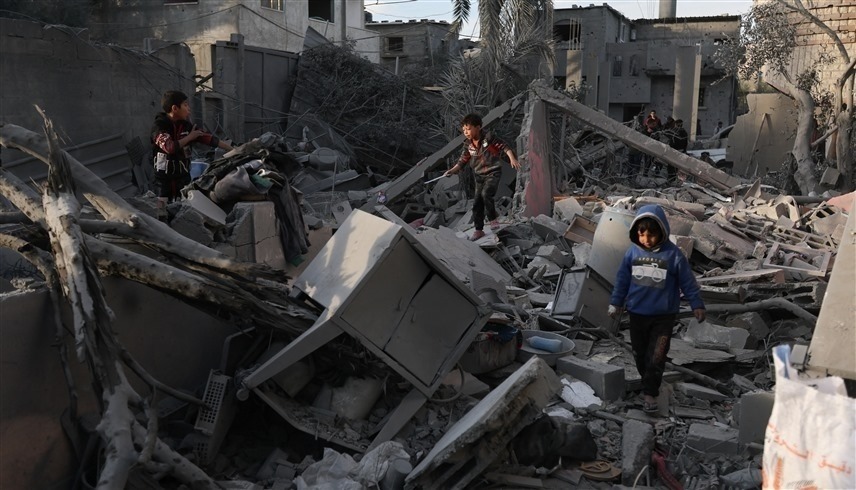 دمار بعد قصف إسرائيلي على رفح (رويترز)