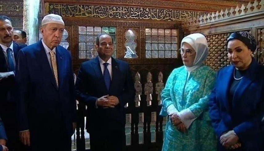 أردوغان والسيسي خلال زيارة مسجد الإمام الشافعي (تويتر) 