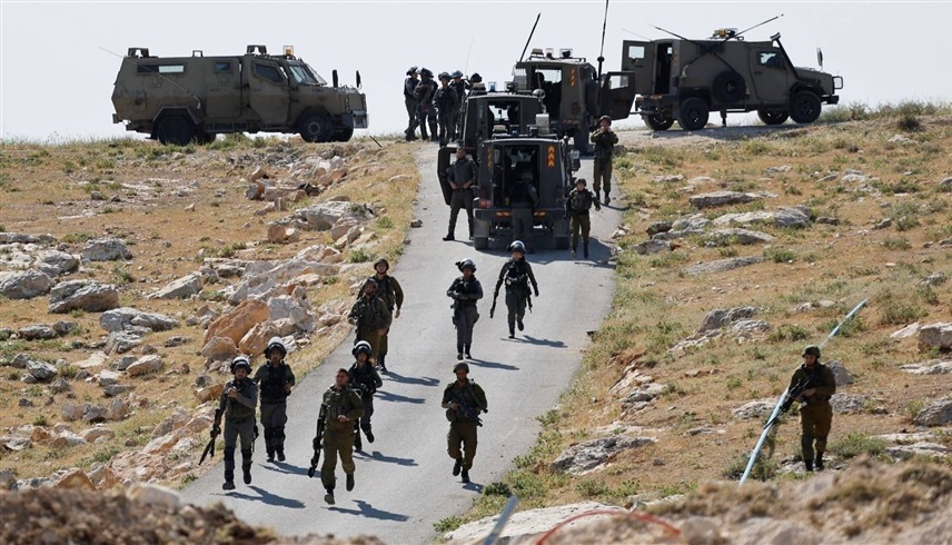 دورية إسرائيلية في الضفة الغربية (رويترز)