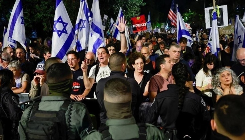 مظاهرات في تل أبيب تطالب نتانياهو بالاستقالة وإعادة الأسرى (إكس)