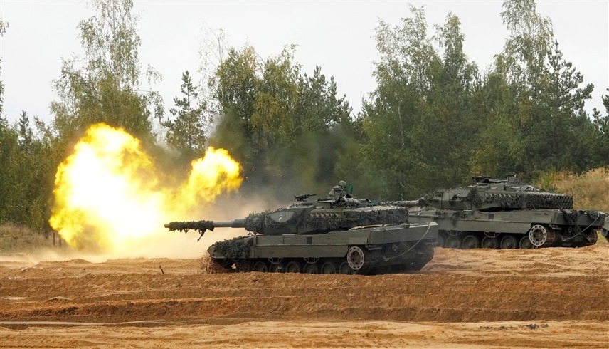 دبابات خلال معارك في أوكرانيا (رويترز)