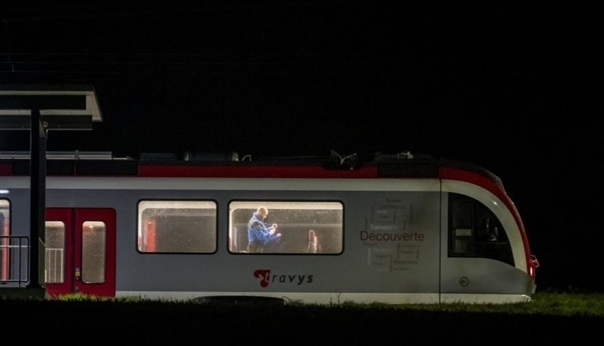 الشرطة السويسرية تسيطر على القطار عقب الإفراج عن الرهائن (إكس)