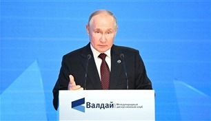بوتين ضاحكاً: حرب أمريكية ضد روسيا والصين "هراء"