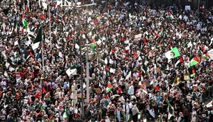الجزائر.. مئات الآلاف يتظاهرون تضامناً مع فلسطين