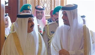 العاهل البحريني يجري اتصالاً هاتفياً مع أمير قطر