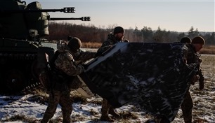 كييف تدمر 10 طائرات.. وموسكو تقتل أكثر من 100 جندي أوكراني