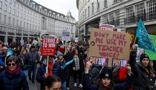 الإضرابات الأضخم منذ عقد تشلَ الحياة في بريطانيا
