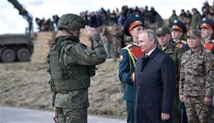 بوتين يستعد للدبابات الألمانية وأوكرانيا تُقصف مع وصول وفود أوروبية