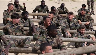 فرنسا تستبدل محكومية معتقلين بدورات عسكرية
