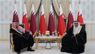 البحرين وقطر تبحثان تعزيز العلاقات في الرياض