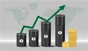 اضطراب الإمدادات يرفع أسعار النفط لليوم الرابع 