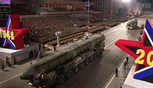 كوريا الشمالية تستعرض ترسانة صواريخها النووية