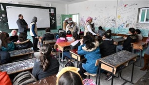 ضمن عملية الفارس الشهم 2.. الهلال الأحمر يوزع 10 آلاف حقيبة مدرسية في سوريا
