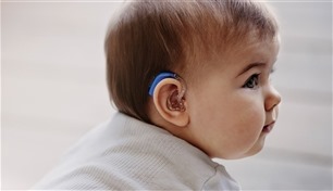 علاج مشاكل السمع للمولود مبكراً أفضل