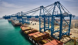 موانئ أبوظبي تشحن الحاويات من ميناء خليفة إلى قطر والكويت