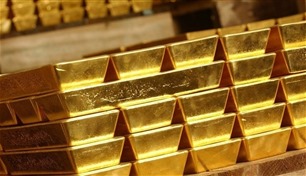 أسعار الذهب تنخفض نتيجة تراجع الطلب