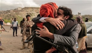 مسؤول يمني يكشف موعد بدء تبادل الأسرى مع الحوثيين