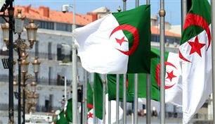 الجزائر تطلب أسلحة من إيطاليا 