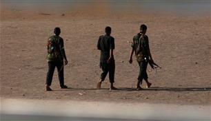الجيش السوداني يدعو "القادرين" لحمل السلاح.. نذر حرب لا نهائية