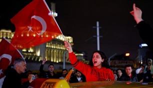 احتفالات وخيبة أمل بعد فوز أردوغان بولاية رئاسية ثالثة