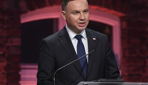 رئيس بولندا يوقع قانون النفوذ الروسي