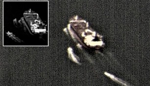 البحرية الأمريكية نجدة سفينة في مضيق هرمز من الحرس الثوري الإيراني 
