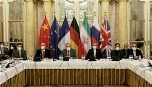 هآرتس: تقدّم كبير في المحادثات النووية بين أمريكا وإيران 