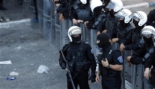  مسؤول فلسطيني ينفي تقارير عن استلام السلطة أسلحة من إسرائيل