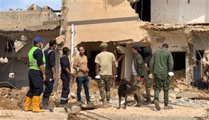 عددهم الكبير عرقل الإغاثة.. السلطات الليبية تطالب الصحافيين بمغادرة درنة