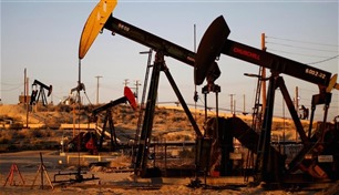النفط يتراجع بعد تثبيت سعر الفائدة
