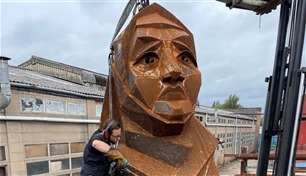 "قوة الحجاب".. أول تمثال يحتفي بالمحجبات في بريطانيا