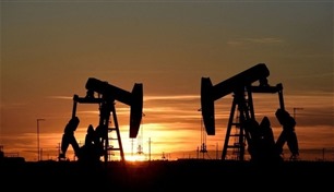 النفط يرتفع مع تركيز الأسواق على شحّ الإمدادات