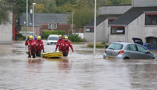 وفاة امرأة بسبب عاصفة "بابيت" وإخلاء مئات المنازل في اسكتلندا