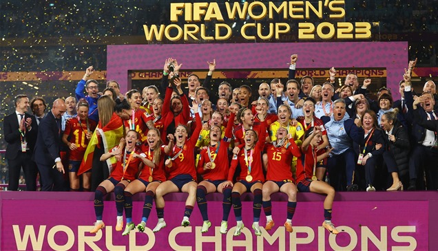 فلورنتينو بيريز: منتخب إسبانيا غير تاريخ الكرة النسائية