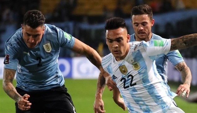 الأرجنتين وأوروغواي تتصارعان في القمة