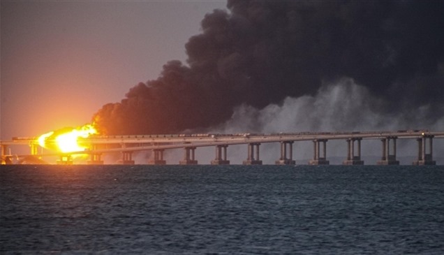 أوكرانيا: تخريب جسر القرم دمّر "أسطورة روسيا"