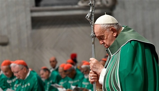 فرنسيس يتهم إسرائيل بالإرهاب من جديد.. البابا يندد بقتل مسيحيتين في غزة