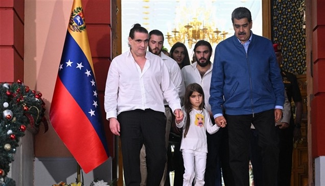 فنزويلا وأمريكا تتبادلان السجناء بوساطة قطرية